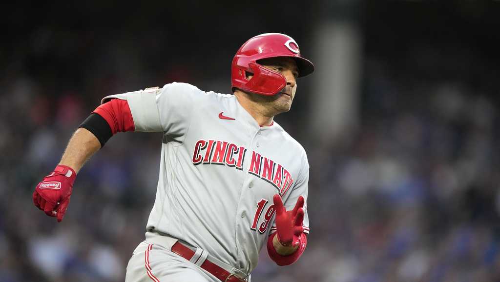 Joey Votto helps Cincinnati Reds top Chicago Cubs 6-5 in opener of