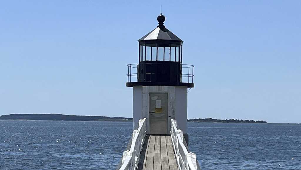 Lighthouse featured in 'Forrest Gump' goes dark after lightning strike