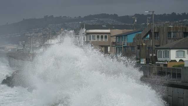 Waves grow up to 13 feet tall as Earth warms, research finds - Vimarsana News