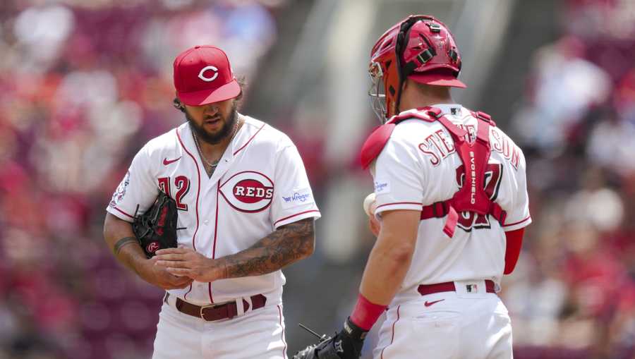 Watch: Cincinnati Reds' grounds crew member escapes from