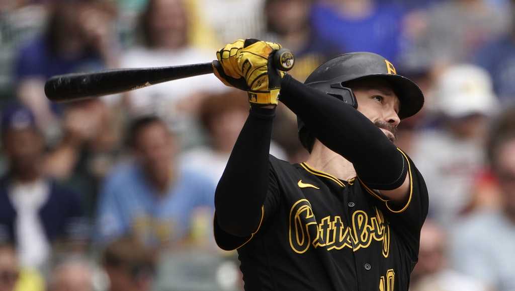 Contreras leads Brewers over Pirates