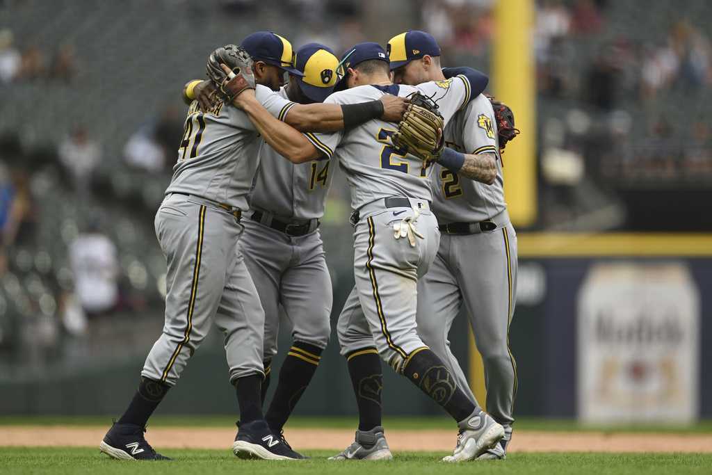 Brewers Sweep White Sox With Sunday Victory