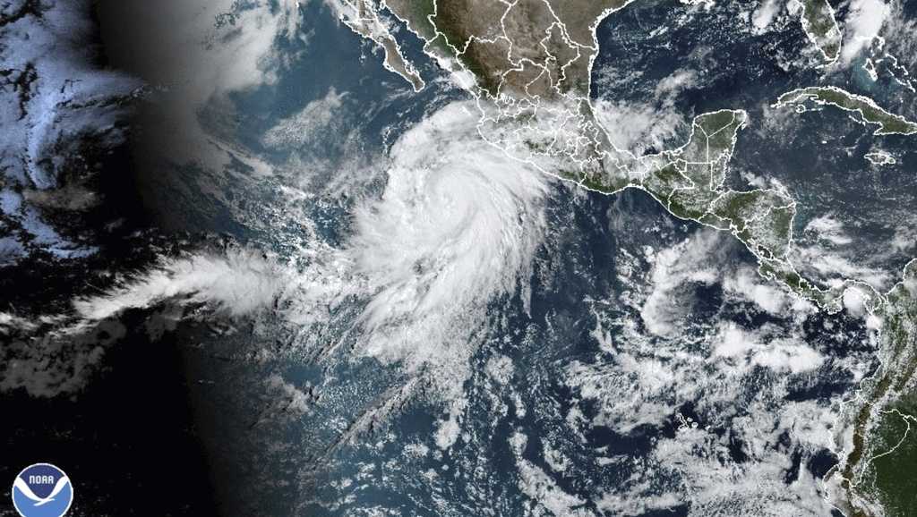 El huracán Hilary se convierte en un gran huracán frente a las costas de México