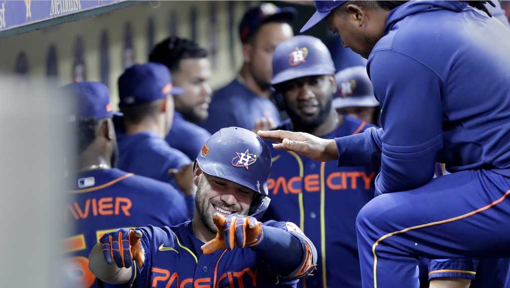 Houston Astros' Yainer Diaz runs up the first base line against