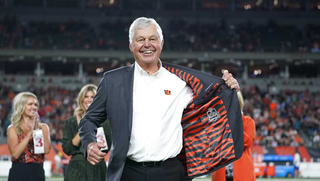 Chad Johnson and Boomer Esiason enshrined in Bengals Ring of Honor