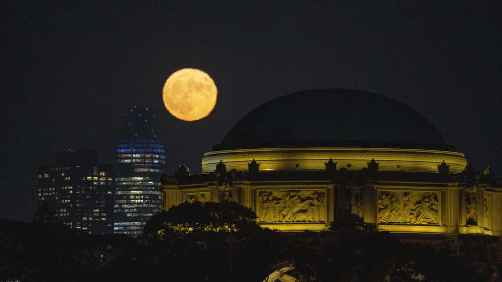 PHOTOS: Rare blue supermoon dazzles stargazers around the globe