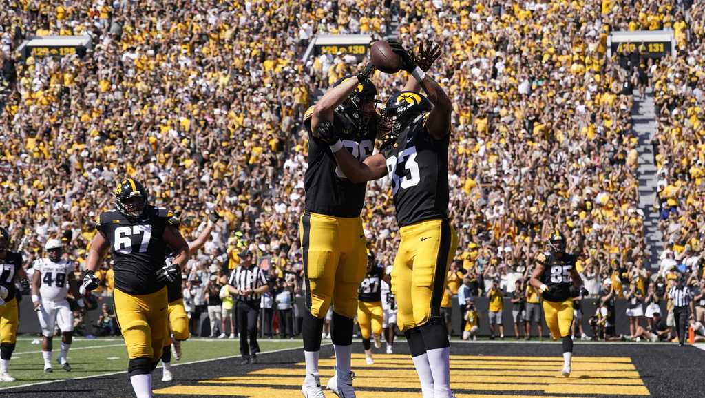 Chicago Iowa Club - Let's swarm the stadium with #Hawkeyes