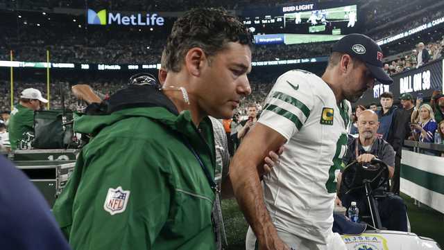 Rodgers takes pay cut with new Jets deal, report says