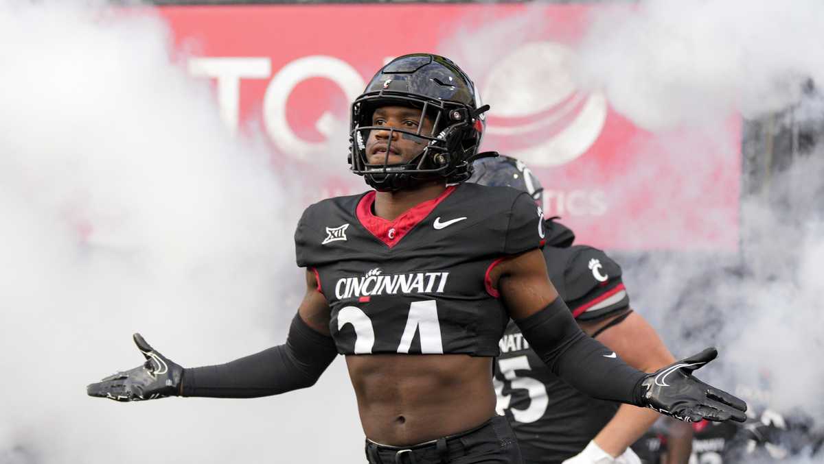 Unbeaten Cincinnati make history as they reach College Football