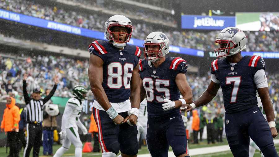 Patriots beat Jets 15-10 to extend their winning streak to 15