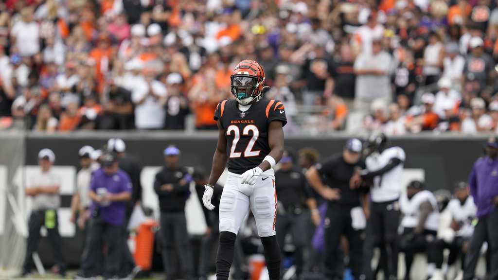 Chidobe Awuzie, Bengals cornerback, expects to have ACL surgery soon