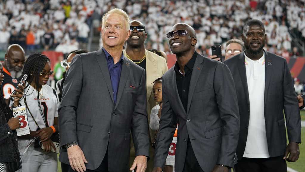 Boomer Esiason Inducted Into Bengals Ring of Honor