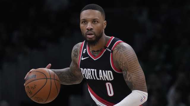 Damian Lillard Bucks jerseys are flying off shelves following Bucks trade:  Here's how, where to get yours 