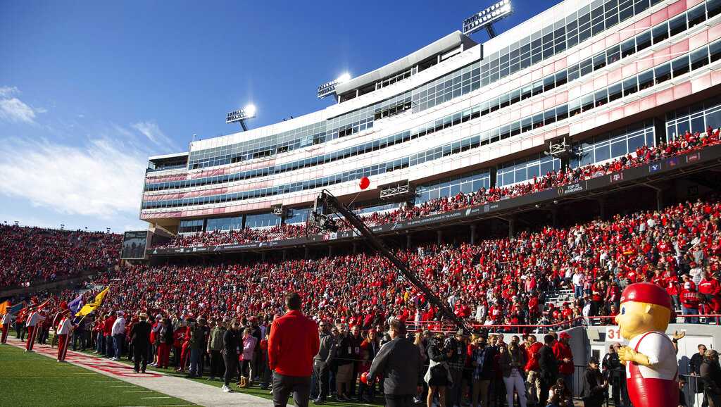 Nebraska anuncia planes para modernizar y renovar el Memorial Stadium