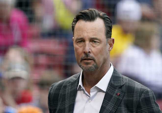 Curt Schilling facing outrage for Tim Wakefield health reveal