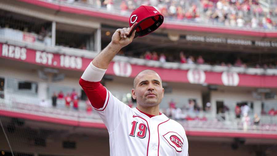 Joey Votto says he'll wait to ponder his future until the Reds