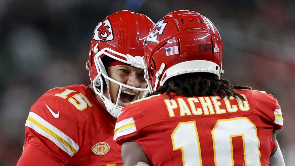 Mahomes makes more history with score against the Jets