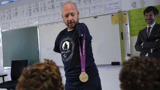 Iowa's 'Armless Archer': Matt Stutzman looks to change minds about disability - Vimarsana News