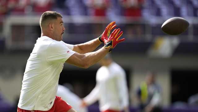 Kelce returns to game following injury, promptly scores a touchdown - Vimarsana News