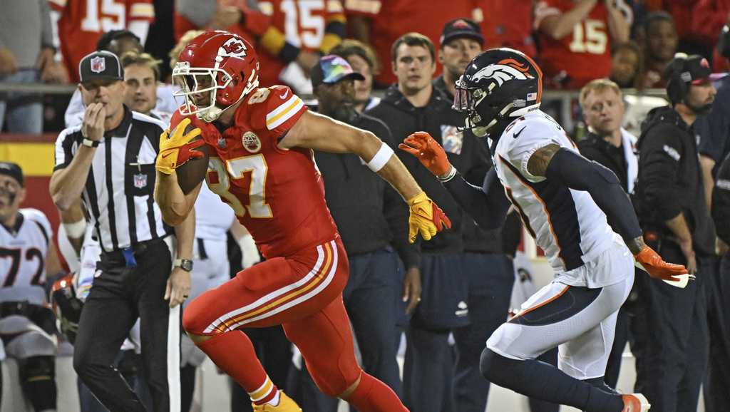 DENvsKC in-game photos: Broncos battle to the end, fall vs. Chiefs