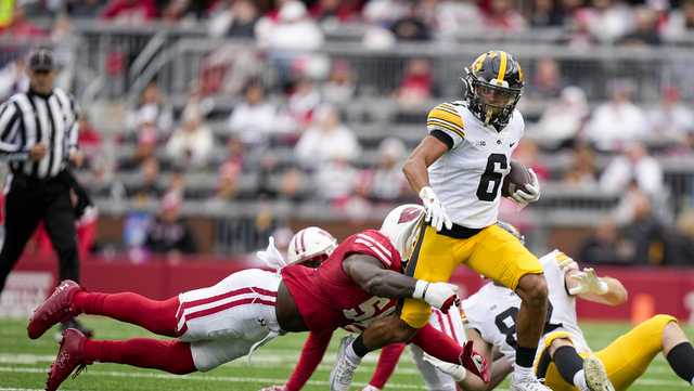 Iowa Hawkeyes in sole possession of Big Ten West lead after beating Wisconsin Badgers - Vimarsana News