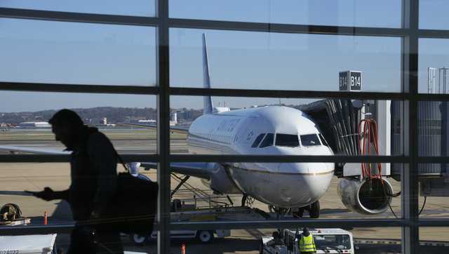United Airlines says that it will start boarding passengers in economy class with window seats first starting next week, a move that will speed up boarding times for flights - Vimarsana News