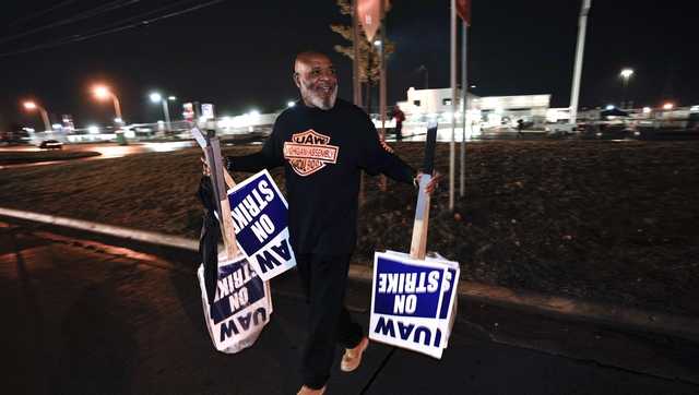 The United Auto Workers union says it has reached a tentative contract agreement with Ford that could be a breakthrough to end the nearly 6-week-old strikes against Detroit automakers - Vimarsana News