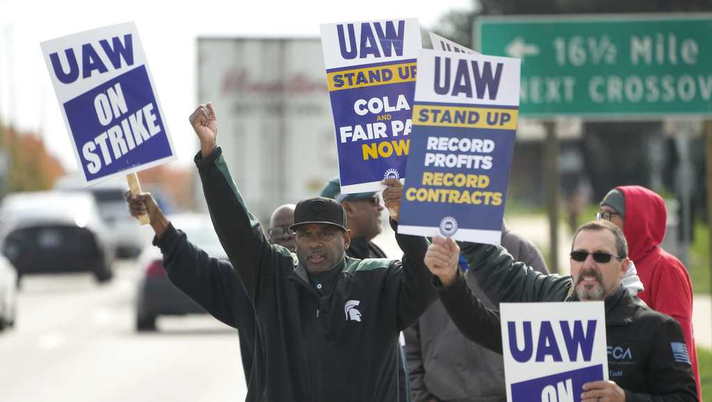 UAW and Stellantis reach tentative contract deal, AP sources say - Vimarsana News