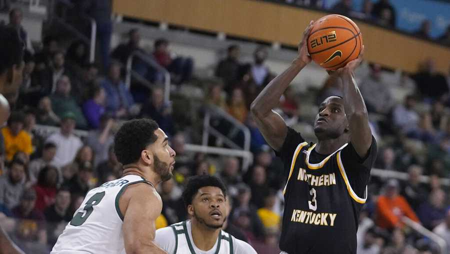 Northern Kentucky's Marques Warrick shoots over Cleveland State's Deshon Parker (3) during the second half of an NCAA college basketball game for the Horizon League men's tournament championship Tuesday, March 7, 2023, in Indianapolis. (AP Photo/Darron Cummings)