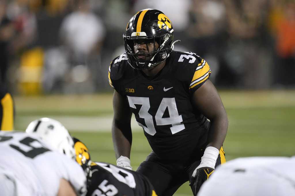 Iowa LB Jay Higgins Leading The Hawkeye Defense