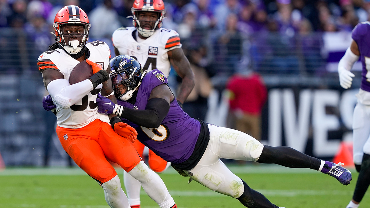 Jackson, Ravens stun Browns with wild comeback