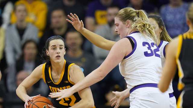 Caitlin Clark dazzles on the road as Hawkeyes down UNI - Vimarsana News