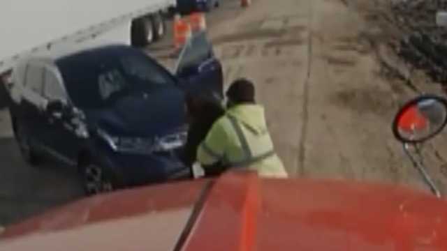 Truck driver performs Heimlich on choking woman on Chicago highway - Vimarsana News