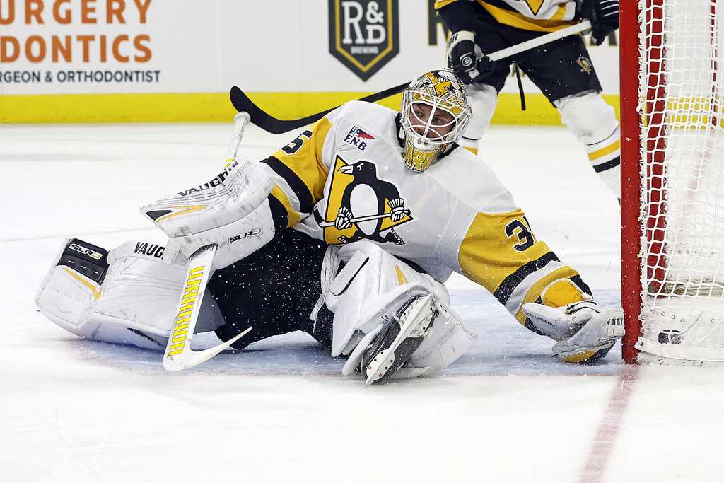 Jarvis scores twice in third period as Hurricanes beat Penguins 4 2