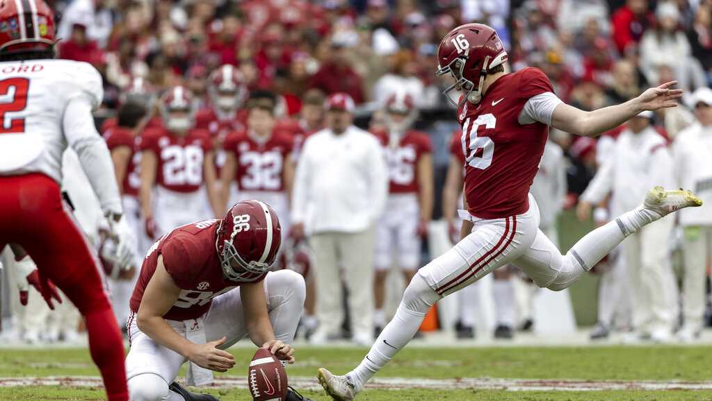 Alabama kicker ties NCAA scoring record