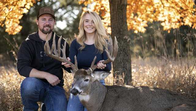 Woman bags proposal after killing big buck on hunting trip - Vimarsana News