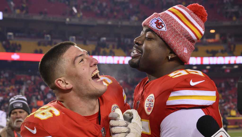 Chiefs win 8th consecutive AFC West title with 25-17 win over Bengals