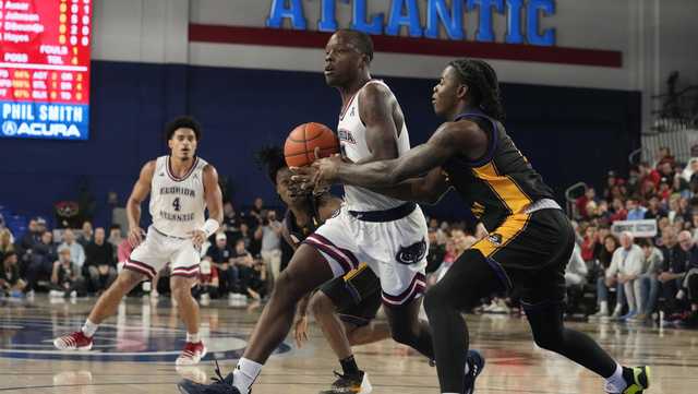 No. 17 Florida Atlantic pulls away late, tops East Carolina in American opener - Vimarsana News