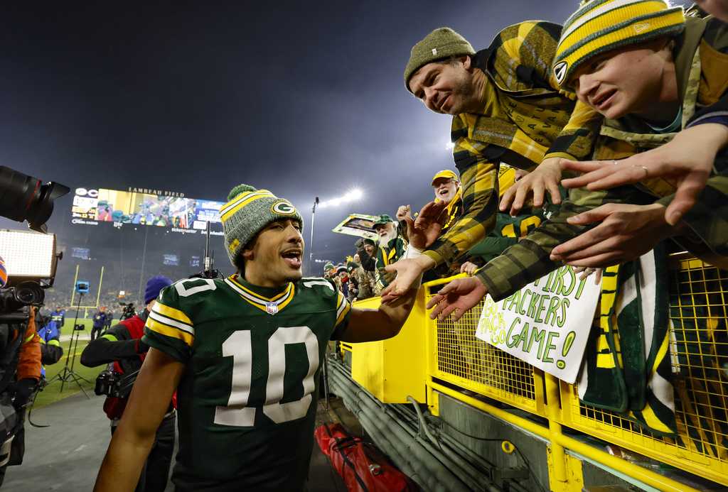 Packers Clinch Playoff Berth After Win Against Bears