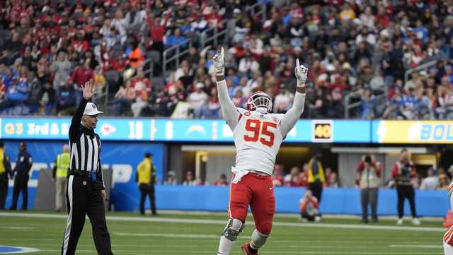 Kelce sat, Jones got paid and the Chiefs won in Week 18 - Vimarsana News