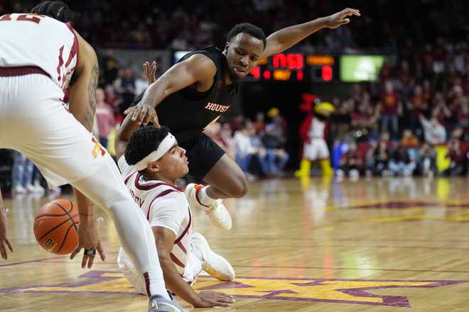 Houston&#x20;guard&#x20;L.J.&#x20;Cryer,&#x20;right,&#x20;loses&#x20;control&#x20;of&#x20;the&#x20;ball&#x20;in&#x20;front&#x20;of&#x20;Iowa&#x20;State&#x20;guard&#x20;Tamin&#x20;Lipsey&#x20;the&#x20;ball&#x20;in&#x20;during&#x20;the&#x20;first&#x20;half&#x20;of&#x20;an&#x20;NCAA&#x20;college&#x20;basketball&#x20;game,&#x20;Tuesday,&#x20;Jan.&#x20;9,&#x20;2024,&#x20;in&#x20;Ames,&#x20;Iowa.&#x20;&#x28;AP&#x20;Photo&#x2F;Charlie&#x20;Neibergall&#x29;