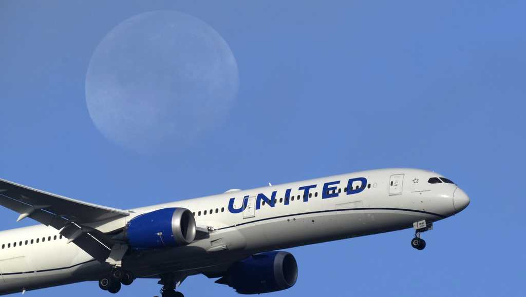 United Airlines plane makes emergency landing over possible door issue - Vimarsana News