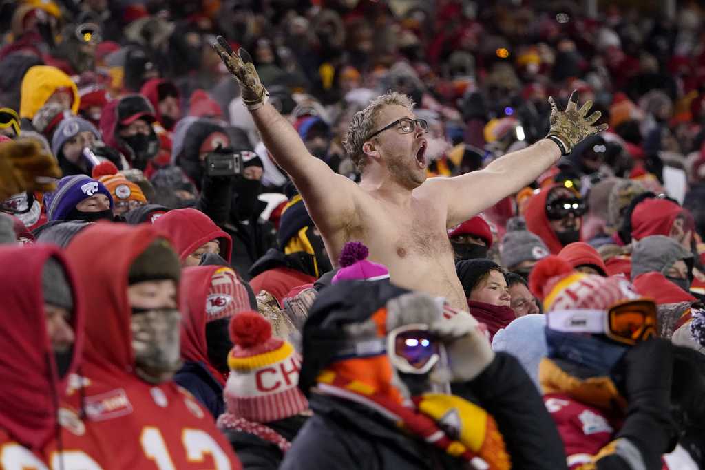 Chiefs And Dolphins Play Fourth-coldest Game In NFL History At Minus-4 ...