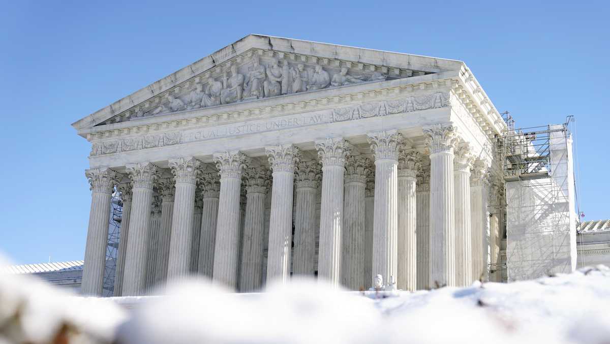 SCOTUS allows feds to cut razor wire Texas installed at border