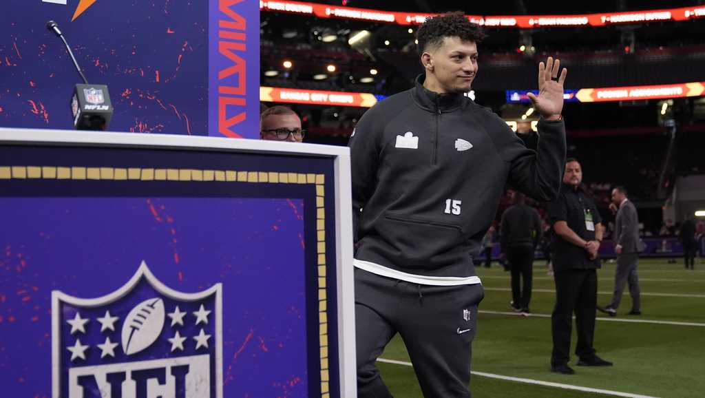 Men's Nike Anthracite Kansas City Chiefs Super Bowl LVIII Opening Night  Tech Fleece Half-Zip Pullover Top