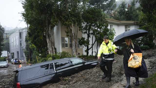 Landslides threaten California after LA is walloped heavy rain - Vimarsana News