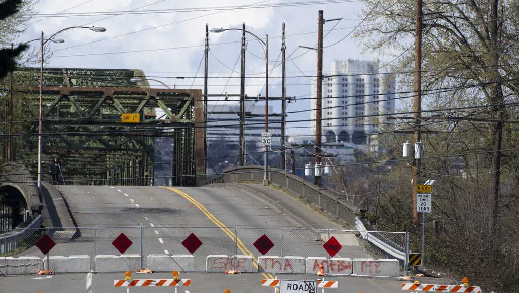 Baltimore collapse brings attention to thousands of bridges in poor condition around US - Vimarsana News