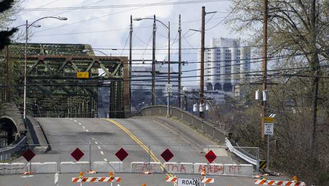 Baltimore collapse brings attention to thousands of bridges in poor condition around US - Vimarsana News