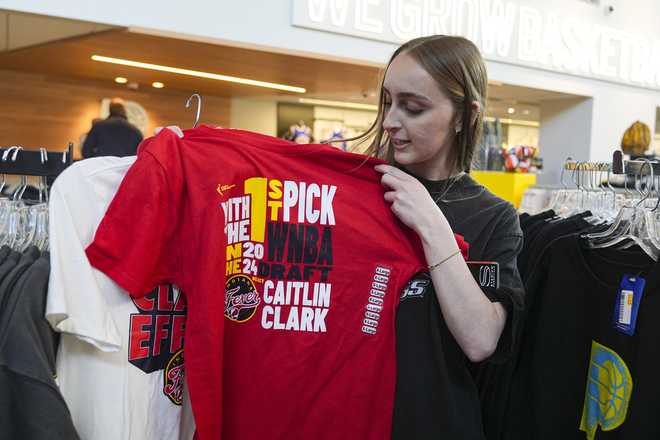 Shelby&#x20;Tekulve,&#x20;20,&#x20;displays&#x20;one&#x20;of&#x20;the&#x20;Caitlin&#x20;Clark&#x20;shirts&#x20;she&#x20;was&#x20;purchasing&#x20;in&#x20;the&#x20;Indiana&#x20;Fever&#x20;team&#x20;store&#x20;in&#x20;Indianapolis,&#x20;Tuesday,&#x20;April&#x20;16,&#x20;2024.&#x20;The&#x20;Fever&#x20;selected&#x20;Clark&#x20;as&#x20;the&#x20;No.&#x20;1&#x20;overall&#x20;pick&#x20;in&#x20;the&#x20;WNBA&#x20;basketball&#x20;draft.&#x20;&#x28;AP&#x20;Photo&#x2F;Michael&#x20;Conroy&#x29;
