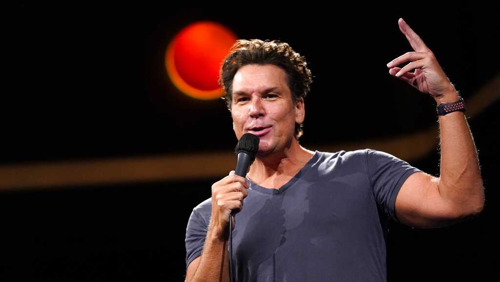 Dane Cook announces performance in Omaha